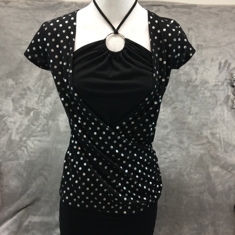 Discreet  Top - Picture 3 of 8